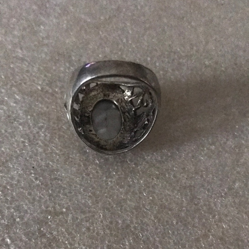 Elegant Silver Ring with Blue Stone - Picture 4 of 8